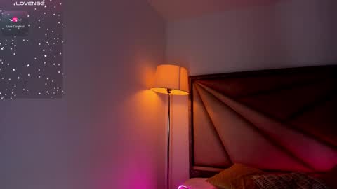 Snapshot of faloonroussel chatting on 12-20-25, 06:26 Faloon online show from 12-20-25, 06:26