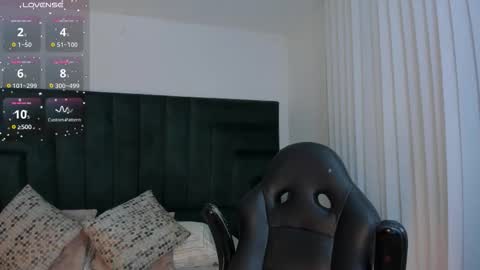 Snapshot of faloonroussel chatting on 02-12-26, 06:25 Faloon online show from 02-12-26, 06:25