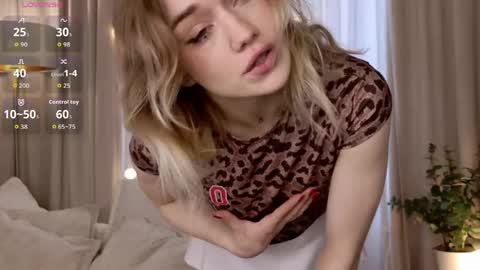 Snapshot of fancyamelia chatting on 04-25-26, 06:49 fancyamelia online show from 04-25-26, 06:49