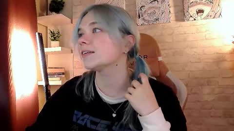 Bella online show from 10-07-25, 02:36