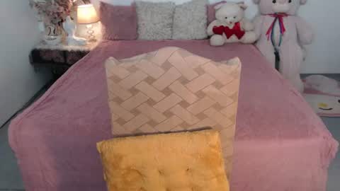 Snapshot of fancylaylaxx chatting on 06-11-26, 10:19 Layla online show from 06-11-26, 10:19