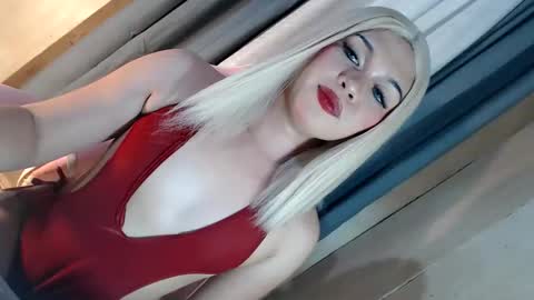 DANIELLA - DONT FORGET TO GIVE ME A THUMBSU UP online show from 11-29-25, 04:54