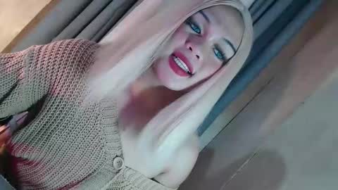 DANIELLA - DONT FORGET TO GIVE ME A THUMBSU UP online show from 02-25-26, 05:39