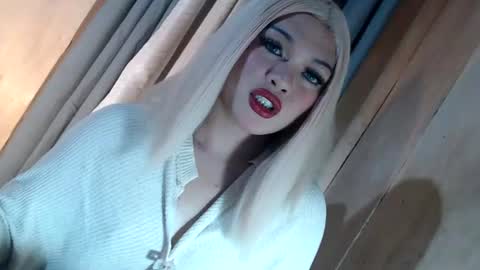 DANIELLA - DONT FORGET TO GIVE ME A THUMBSU UP online show from 07-04-26, 11:05