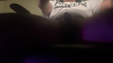 Snapshot of fantasydong chatting on 10-23-25, 04:01 eric online show from 10-23-25, 04:01