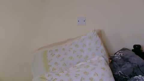 Snapshot of fantee_eeh chatting on 06-05-26, 10:37 pretty slim online show from 06-05-26, 10:37
