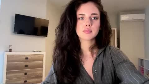 Snapshot of farrahburde chatting on 06-27-26, 12:22 Mia online show from 06-27-26, 12:22