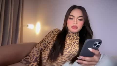 farrahmoanx online show from 06-08-26, 05:57