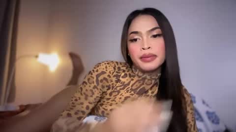 farrahmoanx online show from 06-10-26, 01:54