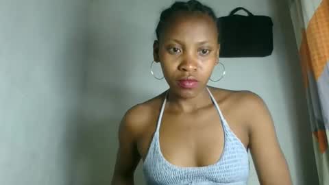 Snapshot of fayence09 chatting on 10-16-25, 04:35 fayence09 online show from 10-16-25, 04:35