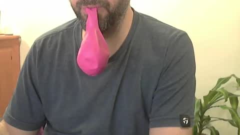 Snapshot of fedeglobos chatting on 10-15-25, 12:44 fedeGLOBOS online show from 10-15-25, 12:44