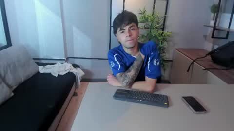 Snapshot of fedeviale chatting on 07-12-26, 03:41 Fede online show from 07-12-26, 03:41