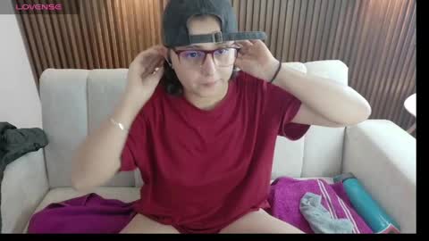 Snapshot of feelina_firesoul chatting on 05-16-26, 10:58 Feelena online show from 05-16-26, 10:58