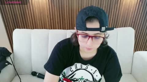 Snapshot of feelina_firesoul chatting on 05-17-26, 03:41 Feelena online show from 05-17-26, 03:41
