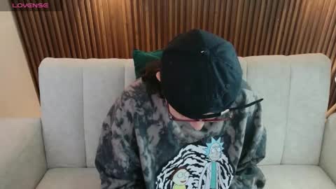 Snapshot of feelina_firesoul chatting on 05-27-26, 02:03 Feelena online show from 05-27-26, 02:03