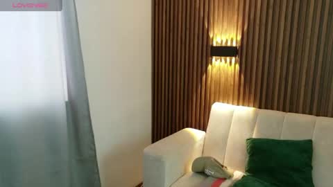 Snapshot of feelina_firesoul chatting on 05-29-26, 02:37 Feelena online show from 05-29-26, 02:37