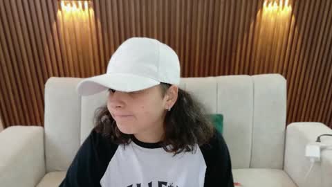 Snapshot of feelina_firesoul chatting on 08-03-26, 06:00 Feelena online show from 08-03-26, 06:00