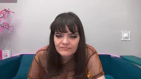 Snapshot of feelsgoodwoman chatting on 05-10-26, 03:01 Laura online show from 05-10-26, 03:01