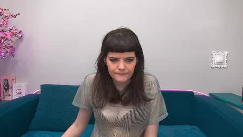Snapshot of feelsgoodwoman chatting on 06-17-26, 12:13 Laura online show from 06-17-26, 12:13