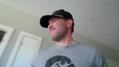 Snapshot of feetlovergh2 chatting on 05-11-26, 04:04 Ethan Slayher online show from 05-11-26, 04:04