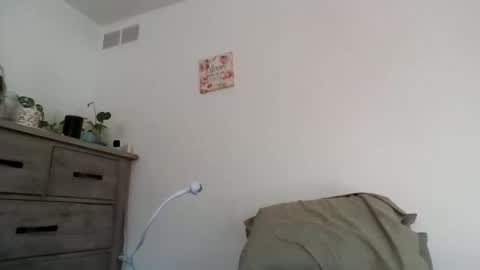 Snapshot of feetnymph chatting on 01-18-26, 08:12 Soley online show from 01-18-26, 08:12