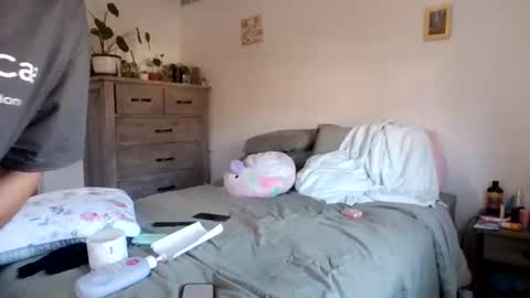 Snapshot of feetnymph chatting on 03-08-26, 09:29 Soley online show from 03-08-26, 09:29