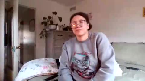 Snapshot of feetnymph chatting on 03-20-26, 10:36 Soley online show from 03-20-26, 10:36