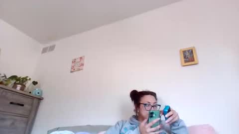 Snapshot of feetnymph chatting on 04-11-26, 06:34 Soley online show from 04-11-26, 06:34