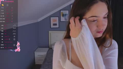 Milena online show from 10-26-25, 08:20