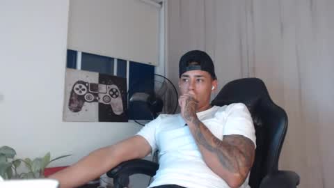Snapshot of felilope23 chatting on 05-16-26, 10:36 felilope23 online show from 05-16-26, 10:36