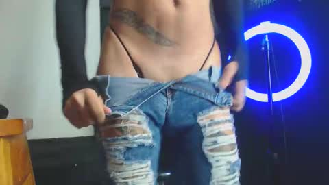 Snapshot of fem666skynny chatting on 10-27-25, 03:05 fem666skynny online show from 10-27-25, 03:05