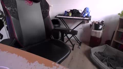 fem_alice_louis_dom online show from 04-01-26, 06:16