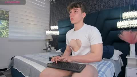 Snapshot of femboy_max chatting on 06-19-26, 11:36 Femboy Max online show from 06-19-26, 11:36