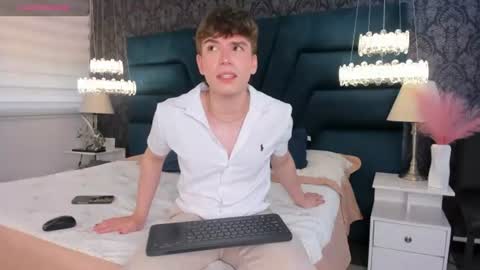 Snapshot of femboy_max chatting on 07-17-26, 12:34 Femboy Max online show from 07-17-26, 12:34