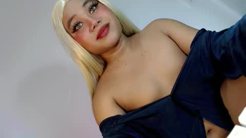 Snapshot of femboy_veronica chatting on 05-11-26, 11:49 femboy_veronica online show from 05-11-26, 11:49