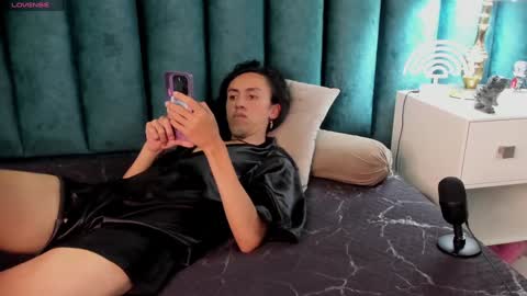 Snapshot of fenix_karoll chatting on 12-27-24, 11:06 Karol online show from 12-27-24, 11:06