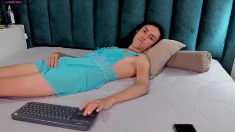 Snapshot of fenix_karoll chatting on 01-06-25, 12:27 Karol online show from 01-06-25, 12:27