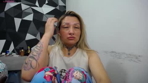 Snapshot of fenix_purple chatting on 09-11-25, 06:35 FENIX online show from 09-11-25, 06:35