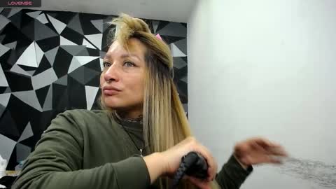 Snapshot of fenix_purple chatting on 10-15-25, 07:58 FENIX online show from 10-15-25, 07:58