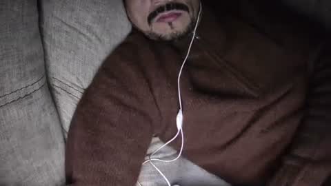 Snapshot of fernand89 chatting on 01-19-25, 06:42 fernand89 online show from 01-19-25, 06:42