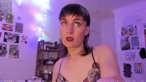 Snapshot of fernydew chatting on 06-19-26, 09:35 Fern next stream 430pm Monday PST online show from 06-19-26, 09:35