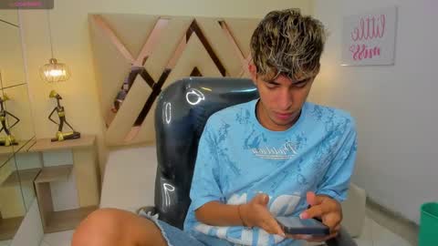 FER PHOENIX online show from 11-20-25, 03:18