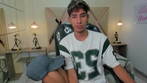 FER PHOENIX online show from 12-15-25, 03:44