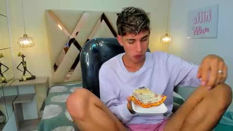 FER PHOENIX online show from 12-19-25, 04:08