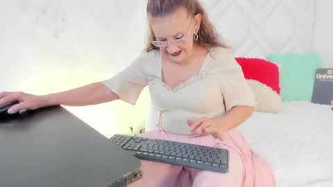 Snapshot of ferrimature chatting on 05-29-26, 08:07 Marcela online show from 05-29-26, 08:07