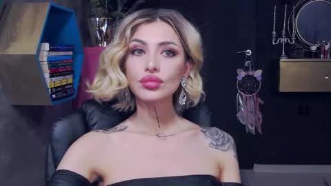 Snapshot of fetishsarah chatting on 12-02-24, 07:49 Sarah online show from 12-02-24, 07:49