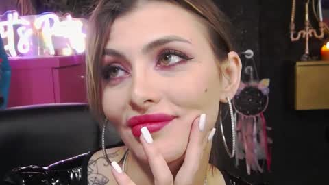 Snapshot of fetishsarah chatting on 02-26-25, 10:53 Sarah online show from 02-26-25, 10:53