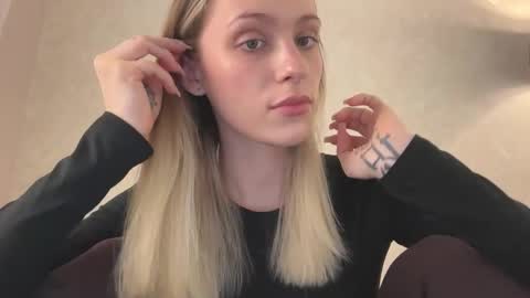 Lisa online show from 11-28-25, 08:17