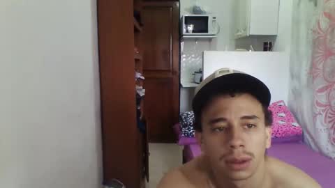 Snapshot of fhilypn773 chatting on 11-29-25, 02:42 Fhily online show from 11-29-25, 02:42