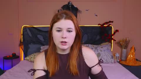 Snapshot of fiery_foxy chatting on 10-18-25, 04:15 Mabel online show from 10-18-25, 04:15
